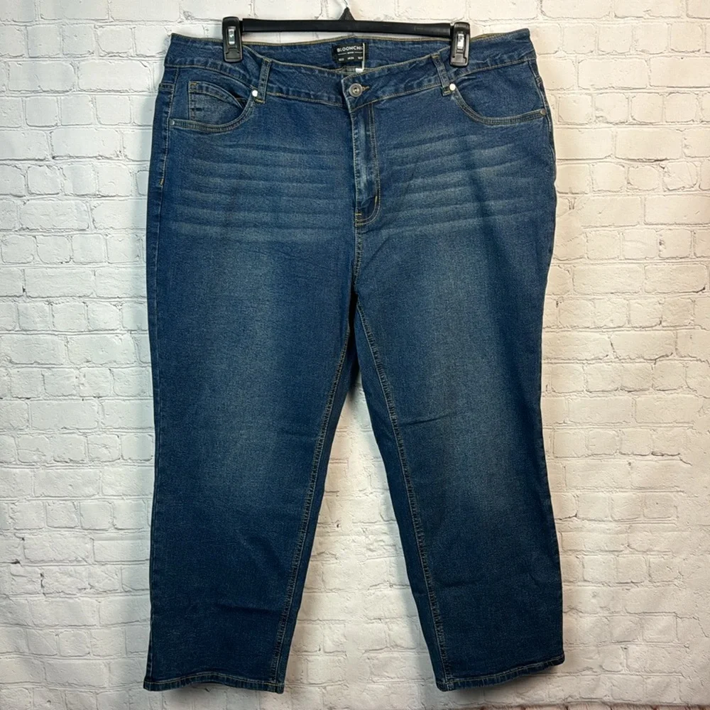 BloomChic Medium Wash Cropped Jeans Plus Size 22 - Picture 2 of 5